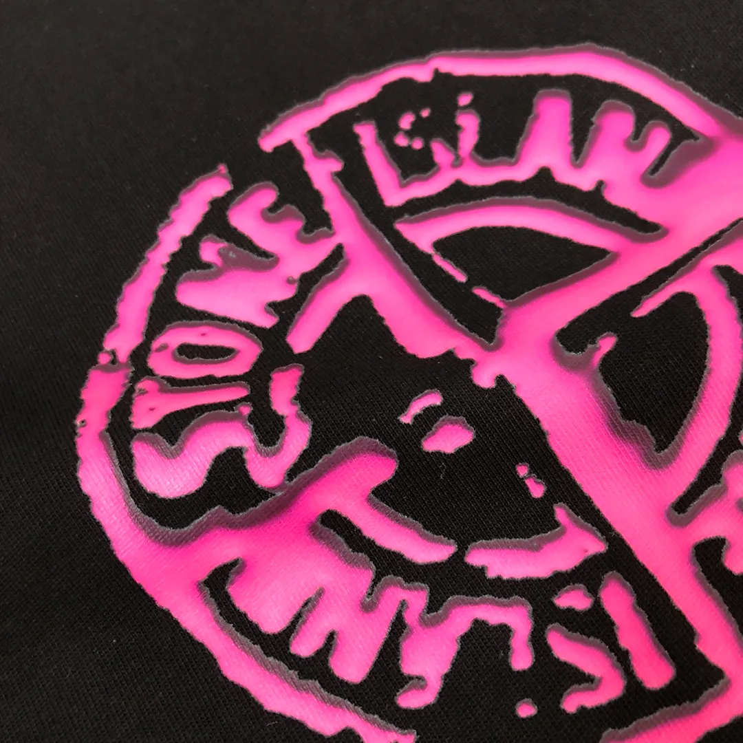 P180 Stone Island Stone Island 2025 latest T-shirt, couple style ~ Original order, stylish and casual short T-shirt, specially made of customized cotton fabric ~ Cotton T-shirt ~ Pre-washed to prevent deformation and shrinkage problem, more comfortable and breathable on the body ~ All available from stock ~ Unique design style, trendy must-have item, complete with three standards 👍 Color: black/white Size: S M L XL (larger version, please indicate your height and weight when placing an order)